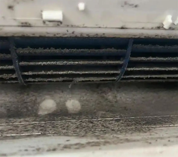 安次空调吹的风有股烧焦味是怎么回事